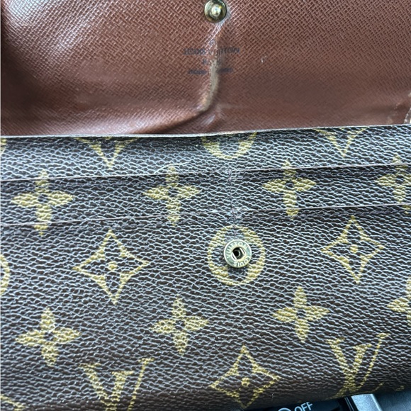 Authentic Lv wallet long - Picture 11 of 16